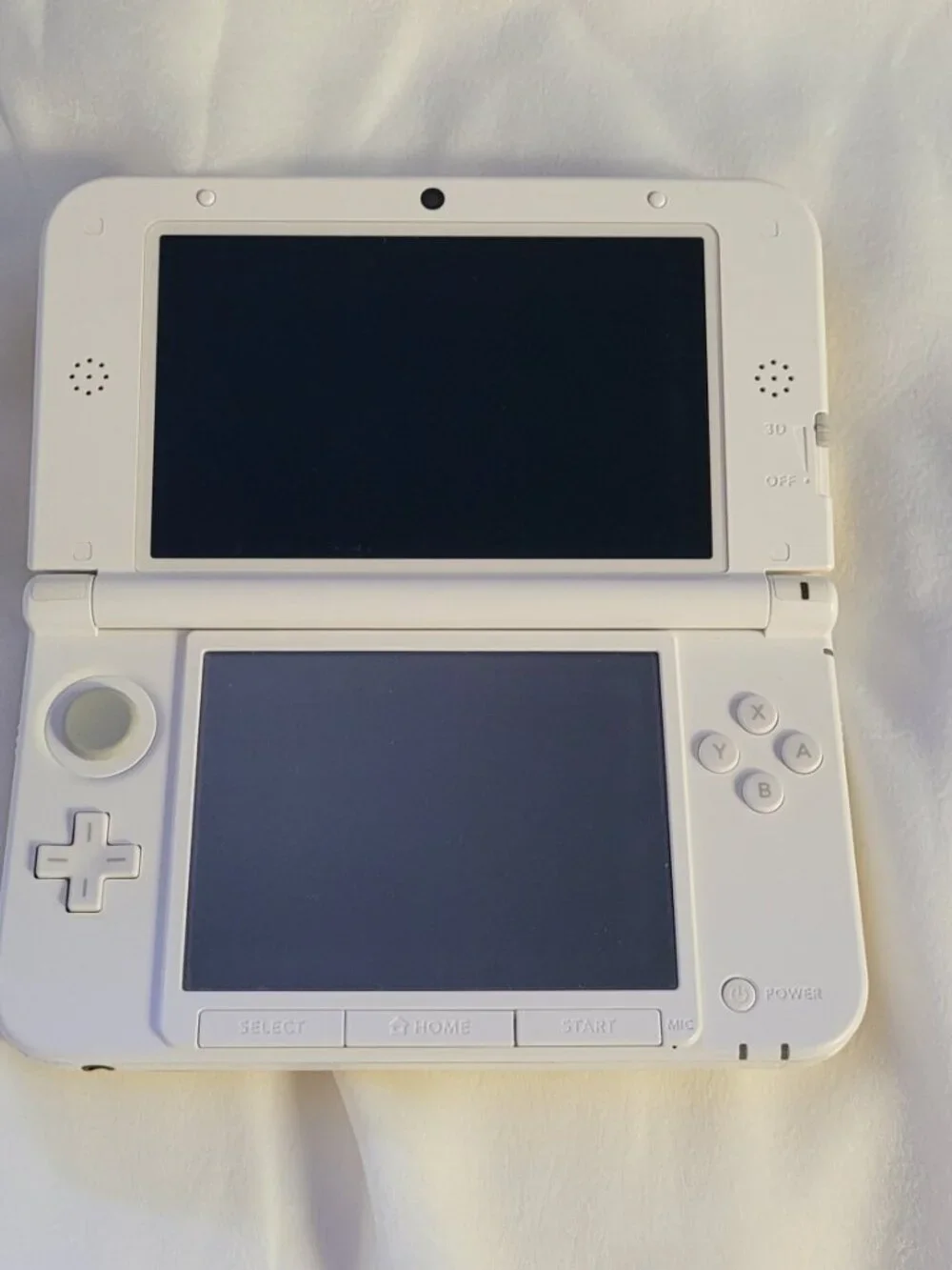 Nintendo 3DS XL Pikachu Edition - Picture 3 of 11